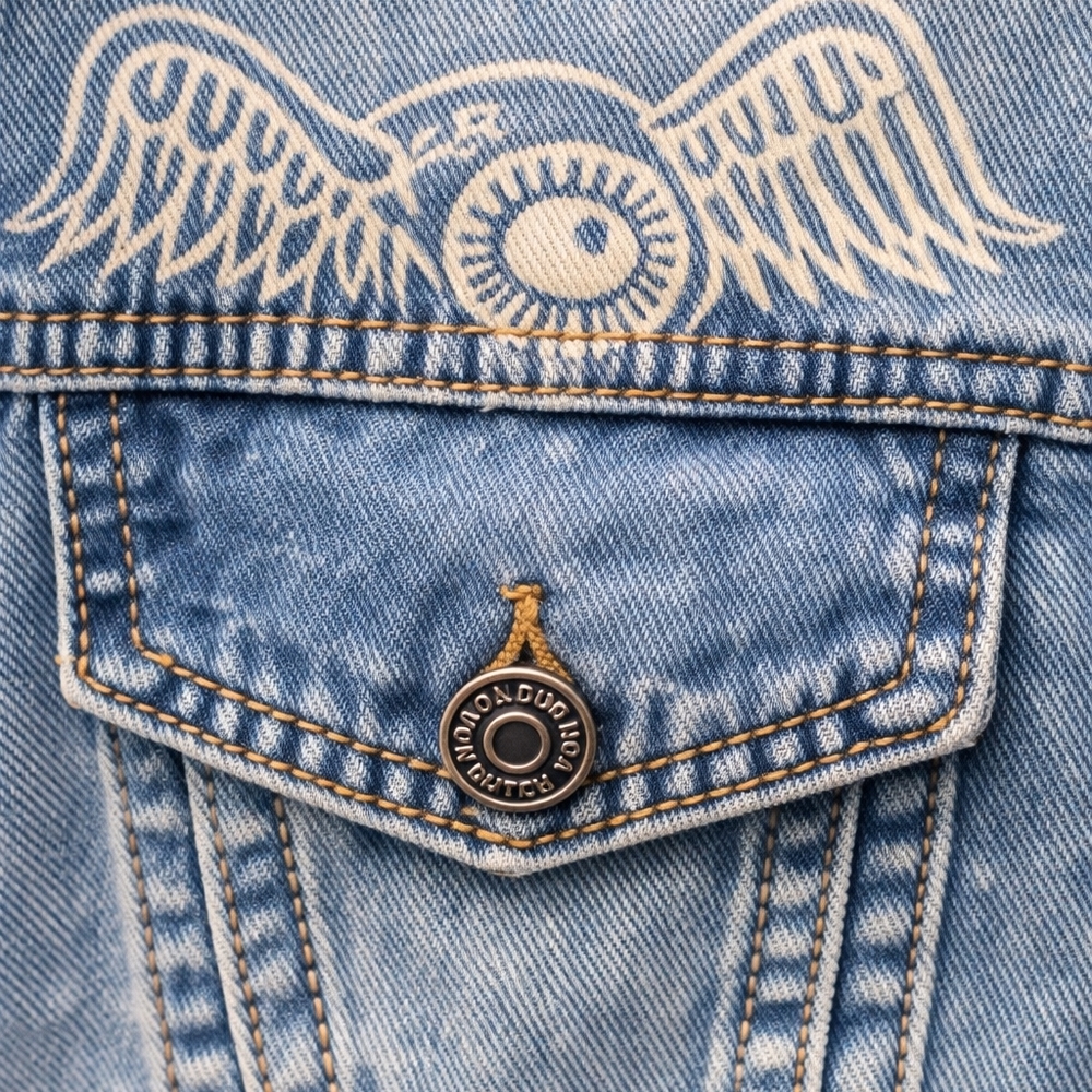 🆕Von Dutch Women’s Cropped Denim Jacket Y2K Logo Patch Blue Jean Trucker Jacket - Picture 6 of 9